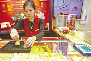 Tại Việt Nam, những năm gần đây, nhu cầu vàng miếng và vàng dạng đầu tư vẫn cao, trong khi nhu cầu vàng trang sức giảm mạnh. Ảnh: Đức Thanh