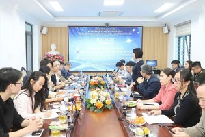 Ban chỉ đạo triển khai, xây dựng Đề án thành lập Khu công nghệ cao tỉnh Hưng Yên cùng các chuyên gia tư vấn quốc tế đã tập trung thảo luận, trao đổi cách thức triển khai, xây dựng Đề án. Ảnh: Nguyễn Quỳnh