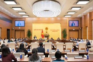 Phiên họp chiều 4/12 của Ủy ban Thường vụ Quốc hội. 