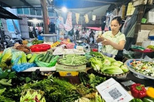 Giá thực phẩm, rau xanh đang tăng cao do ảnh hưởng của bão lũ, làm ảnh hưởng đến tốc độ tăng CPI chung của nền kinh tế