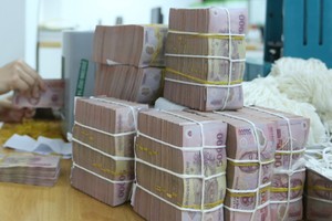 Tín dụng tăng mạnh, lãi suất tiết kiệm khó đứng yên 