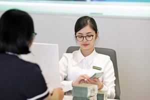 Lãi suất huy động của các ngân hàng đang tăng, nên nhiều khả năng lãi suất cho vay sẽ sớm điều chỉnh tăng. Ảnh: Đức Thanh 