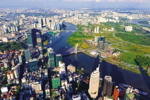 Trung tâm Tài chính quốc tế tại TP.HCM có diện tích khoảng 898 ha, thuộc địa giới hành chính phường Sài Gòn, phường Bến Thành, Khu đô thị mới Thủ Thiêm thuộc phường An Khánh. Trong ảnh: Khu vực ven sông Sài Gòn, Khu đô thị Thủ Thiêm. Ảnh: Lê Toàn 