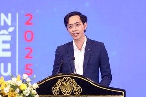 PGS.TS. Nguyễn Hữu Huân, Phó chủ tịch Cơ quan điều hành Trung tâm tài chính tế tại TP.HCM phát biểu tại Hội nghị. Ảnh: Trọng Tín.