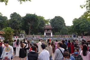 Văn Miếu Quốc Tử Giám đón gần 23.000 lượt khách trong 4 ngày nghỉ Tết Dương lịch 2026.