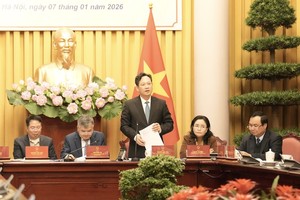 Phó chánh án TAND Tối cao Nguyễn Văn Tiến giới thiệu luật. 