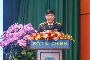 Phó Cục trưởng Cục Thuế Đặng Ngọc Minh báo cáo tại Hội nghị tổng kết công tác năm 2025, triển khai nhiệm vụ năm 2026 ngành Tài chính tổ chức ngày 6/1. Ảnh: Đức Thanh.