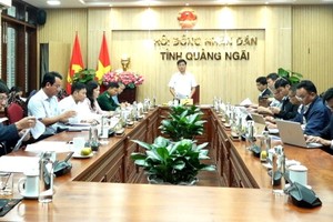 Lãnh đạo UBND tỉnh Quảng Ngãi họp về việc Quyết định công bố Danh mục khu vực, địa điểm tiếp nhận chất nạo vét trên bờ và nhận chìm chất nạo vét ở biển trên địa bàn tỉnh vào ngày 7/1. 