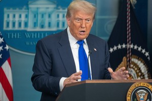 Tổng thống Mỹ Donald Trump phát biểu trong một cuộc họp báo tại Nhà Trắng. Ảnh: THX/TTXVN