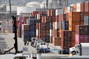 Cảng hàng hóa Los Angeles, bang California, Mỹ. Ảnh: THX/TTXVN 