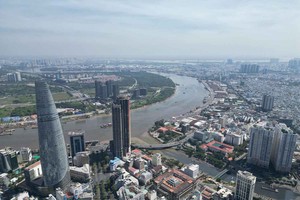 Giai đoạn từ năm 2020 đến giữa năm 2024, hoạt động kinh doanh bất động sản Thành phố có lúc tăng trưởng âm hơn 15%. Sang năm 2025, tăng trưởng hoạt động kinh doanh bất động sản của Thành phố đạt 3,06%. Ảnh: Lê Toàn. 