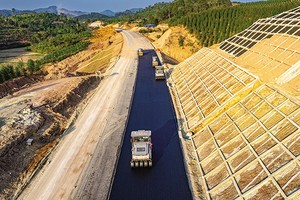 Thi công Dự án PPP cao tốc Hữu Nghị - Chi Lăng, do UBND tỉnh Lạng Sơn là cơ quan có thẩm quyền. Ảnh: P.V 