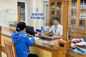 Công chức xã phường thực hiện nhiệm vụ. Ảnh Minh họa.