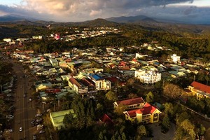 Hàng chục lô đất ở các tuyến đường chính thuộc khu vực trung tâm xã Măng Đen được đấu giá thành công. 