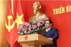 Bí thư Đảng ủy, Thủ tướng Chính phủ Phạm Minh Chính chỉ đạo Hội nghị.