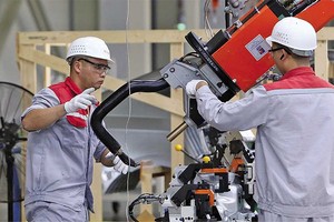 Nền kinh tế Việt Nam tăng trưởng cao hay thấp, bền vững hay không đang phụ thuộc rất lớn vào tốc độ và chất lượng cải cách, trước hết là cải thiện môi trường đầu tư, kinh doanh (Ảnh: Đức Thanh) 