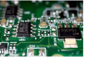 Chip bán dẫn trên một bảng mạch điện. Ảnh minh họa: REUTERS/TTXVN