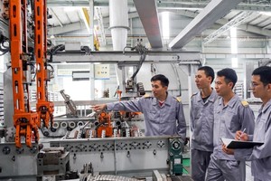 : Cải thiện môi trường đầu tư kinh doanh đồng bộ, toàn diện trên mọi lĩnh vực, từ cơ chế, chính sách, thủ tục hành chính, phát triển nền tảng số, đến tăng cường năng lực thực thi, tạo nền tảng cho các thành phần kinh tế cùng phát triển lâu dài, hợp tác và cạnh tranh lành mạnh.