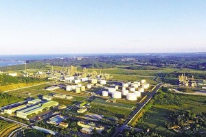 Dự án Cảng, Trạm và Kho LNG Dung Quất dự kiến thực hiện tại xã Vạn Tường. 