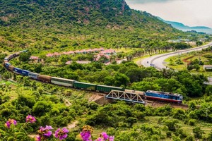 Doanh nghiệp khi tham gia kinh doanh kết cấu hạ tầng giao thông đường sắt phải có đủ các điều kiện quy định.