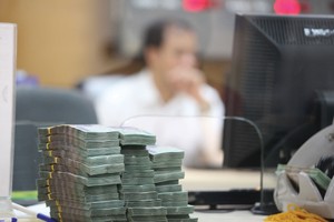 Tiền đang được rút dần khỏi hệ thống ngân hàng