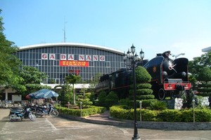 Ga đường sắt Đà Nẵng nằm ở trung tâm thành phố. 