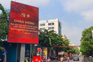 Chương trình nghệ thuật “Ánh sáng niềm tin và khát vọng” nhằm khơi dậy niềm tin, khát vọng phát triển đất nước trong giai đoạn mới. Ảnh: Lê Toàn.