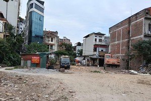 Đoạn Cầu Giấy - Khu đô thị Dịch Vọng 0,42km của Dự án đường Vành đai 2,5 đang được triển khai. Ảnh: Trần Nam