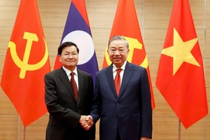 Tổng Bí thư Tô Lâm cùng Tổng Bí thư, Chủ tịch nước Lào Thongloun Sisoulith. Ảnh: Đức Thanh