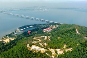 Vị trí thực hiện dự án nằm liền kề Khu du lịch Cửa Biển (Seagate) do Công ty TNHH Dịch vụ du lịch Quốc Thắng làm chủ đầu tư. Ảnh: Dũng Nhân. 