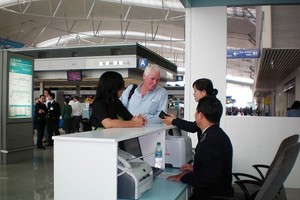 Miễn thị thực với người nước ngoài thuộc diện đối tượng đặc biệt cần ưu đãi phục vụ phát triển kinh tế - xã hội - Ảnh minh họa