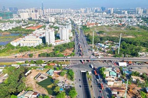 Nút giao Mỹ Thủy hiện đang chậm tiến độ do vướng giải phóng mặt bằng - Ảnh: Lê Toàn