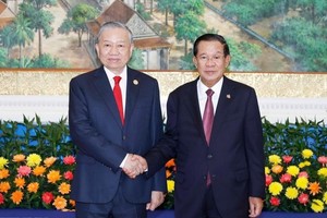 Tổng Bí thư Tô Lâm và Chủ tịch Đảng Nhân dân Campuchia Hun Sen. (Ảnh: TTXVN)