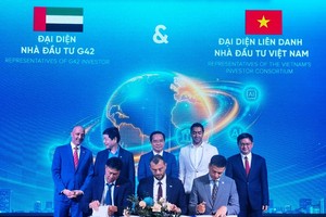 Lễ ký kết có sự chứng kiến của Chủ tịch UBND TP.HCM Nguyễn Văn Được và lãnh đạo Thành phố - Ảnh: T.T