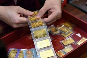 Thủ tướng chỉ đạo Ngân hàng Nhà nước khẩn trương hoàn thiện hồ sơ báo cáo Thường trực Chính phủ về việc nghiên cứu, đánh giá, xem xét đề xuất thành lập sàn/sở giao dịch vàng quốc gia, không để chậm trễ hơn nữa.