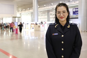 Hải quan Tân Sơn Nhất căng mình giữ nhịp xuất nhập cảnh, hàng hóa dịp Tết 