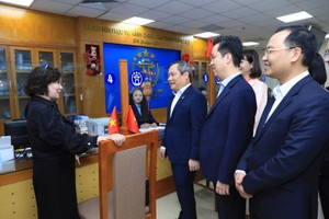 Chủ tịch Hà Nội yêu cầu giải quyết thủ tục kịp thời, tận tâm phục vụ Nhân dân 