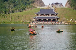 Du lịch Ninh Bình đón hơn 2,3 triệu lượt khách dịp Tết Bính Ngọ, đứng thứ 2 cả nước 