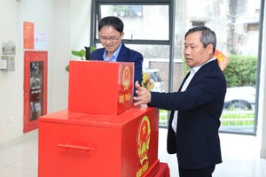 Chủ tịch UBND TP. Hà Nội Vũ Đại Thắng kiểm tra công tác bầu cử tại Đơn vị bầu cử số 3 - TP. Hà Nội.