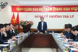 Ủy viên trung ương Đảng, Phó Bí thư Tỉnh ủy, Chủ tịch UBND tỉnh Phạm Quang Ngọc phát biểu tại buổi làm việc.