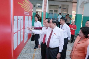 Chủ tịch Quốc hội Trần Thanh Mẫn đến dự lễ khai mạc ngày bầu cử đại biểu Quốc hội khóa XVI và đại biểu HĐND các cấp nhiệm kỳ 2026 - 2031 tại khu vực bỏ phiếu số 14 Trường THCS Đỗ Văn Dậy, xã Hóc Môn, TP.HCM. Ảnh: Trọng Tín.