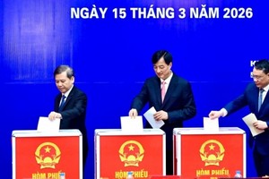 Bí thư Thành ủy Hà Nội dự lễ khai mạc và bỏ phiếu bầu cử tại phường Ba Đình 