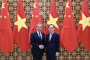 Bộ trưởng Lê Hoài Trung nhiệt liệt chào mừng Bộ trưởng Vương Nghị thăm lại Việt Nam.