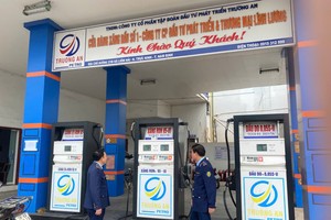 Đội QLTT số 7 Kiểm tra tại cửa hàng xăng dầu số 1 tại xã Ninh Giang, Ninh Bình 