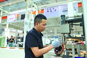 Bất ổn Trung Đông khiến doanh nghiệp trở nên thận trọng hơn, dẫn tới khả năng trì hoãn đầu tư, sản xuất, ảnh hưởng tới tăng trưởng GDP. Ảnh: Đ.T 