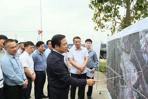 Chủ tịch UBND tỉnh Phạm Quang Ngọc kiểm tra tiến độ triển khai dự án đường Vành đai 3,5, đoạn từ ĐT.379 đến QL.5.