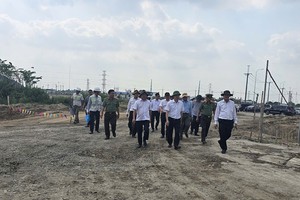 Lãnh đạo TP. Cần Thơ cùng các sở, ban, ngành Thành phố kiểm tra tiến độ KCN VSIP Cần Thơ