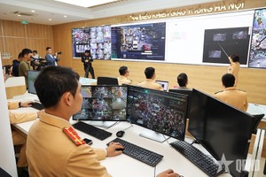 Công an TP Hà Nội vận hành Trung tâm điều khiển giao thông mới, là đầu não của hệ thống camera AI.