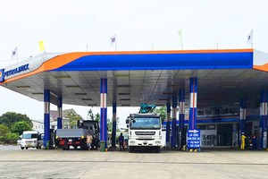 Các doanh nghiệp kinh doanh xăng dầu trên địa bàn tỉnh Quảng Trị sẽ triển khai kinh doanh xăng sinh học E10 tại cửa hàng bán lẻ xăng dầu từ ngày 1/6/2026. Ảnh: Trường Nhật