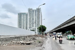 Khu nhà ở xã hội Tây Nam Kim Giang nằm gần đường Vành đai 3 và kế bên chung cư Eco Green City.